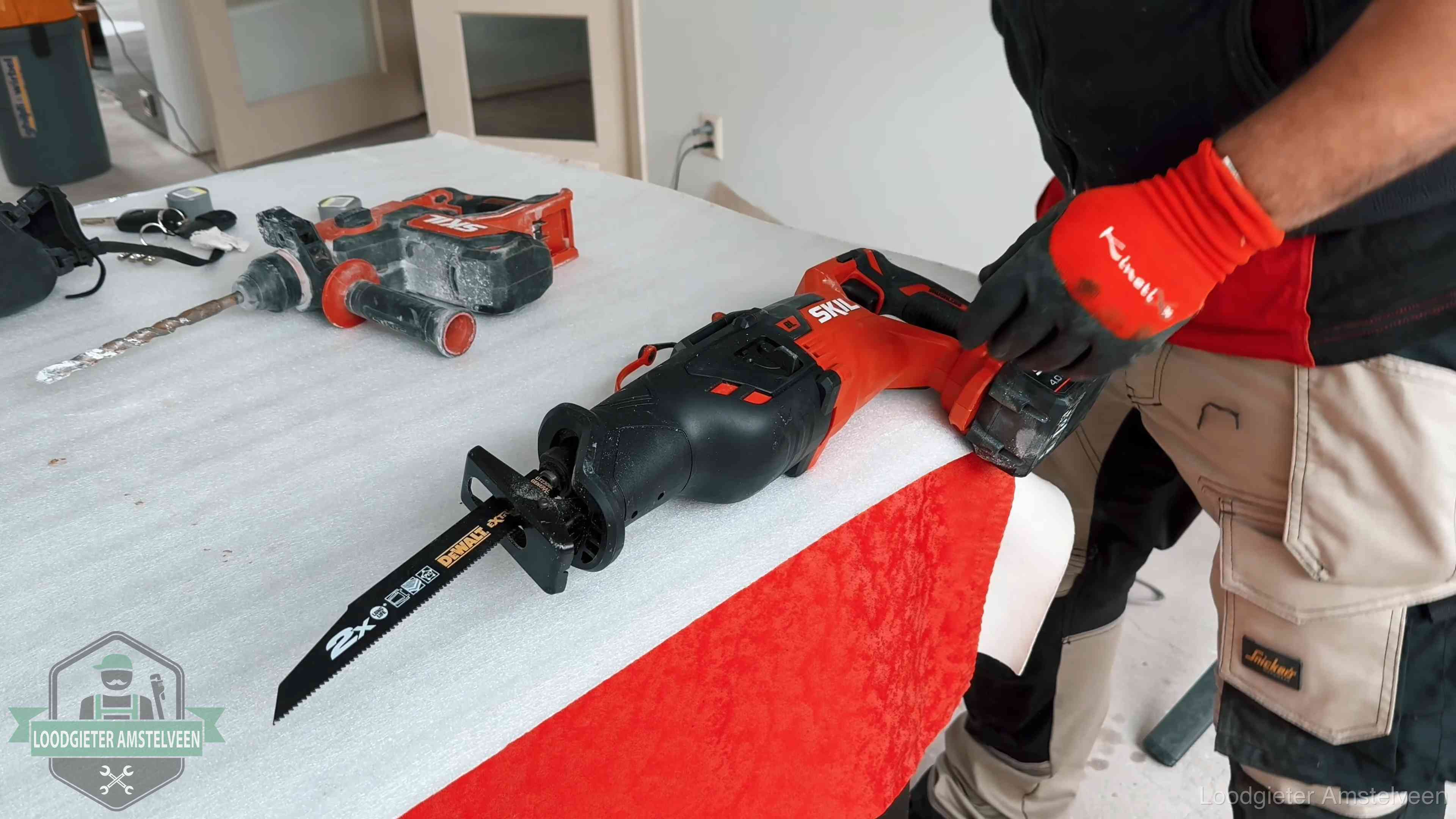 Betrouwbaar loodgietersbedrijf herkennen in Amstelveen Professioneel gereedschap klaargelegd voor een klus in Amstelveen